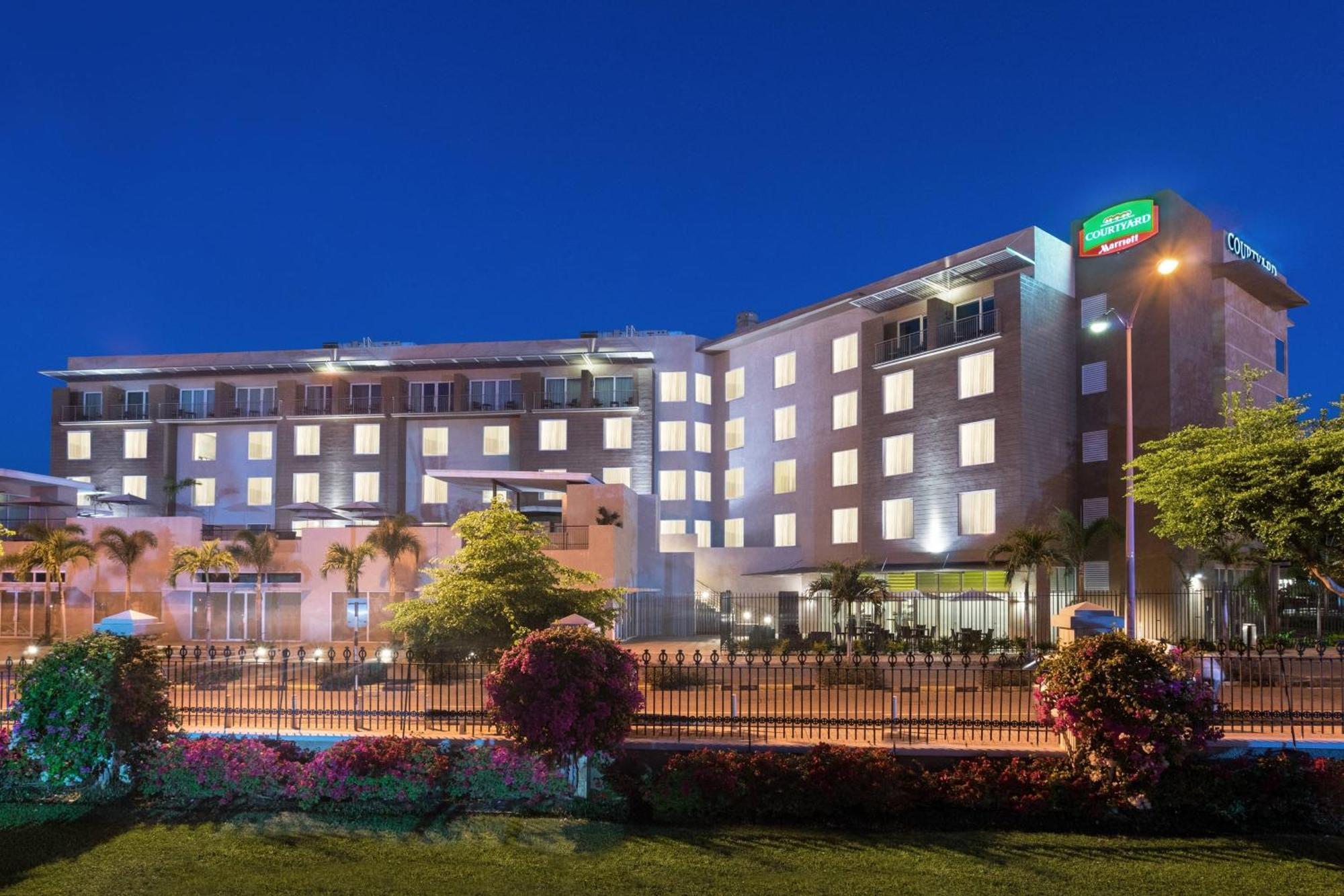 Courtyard By Marriott Kingston, Jamaica Hotel Екстериор снимка