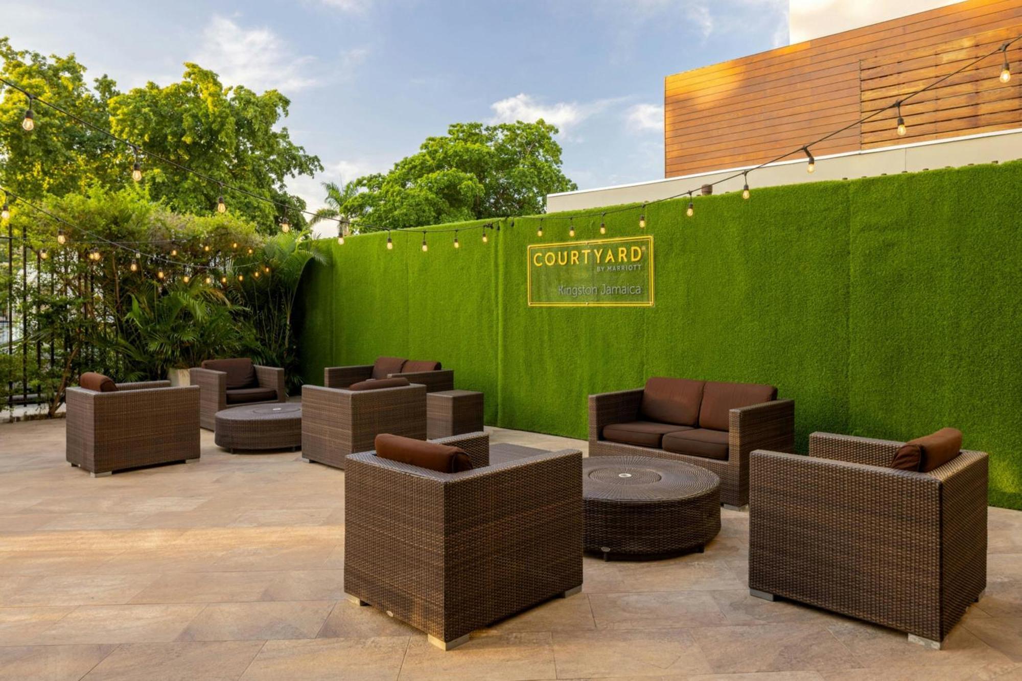 Courtyard By Marriott Kingston, Jamaica Hotel Екстериор снимка