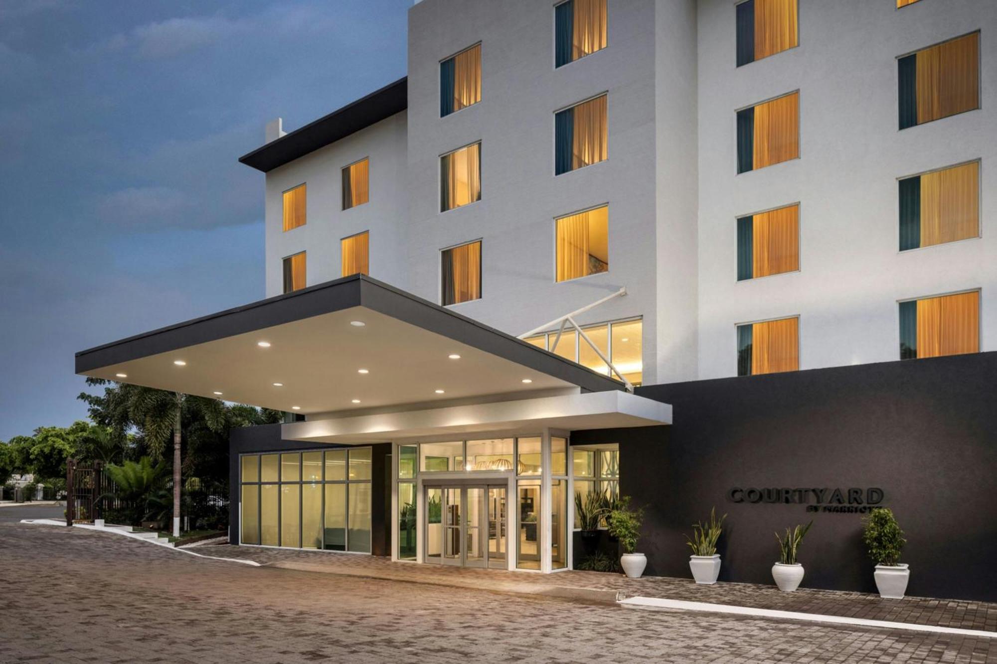 Courtyard By Marriott Kingston, Jamaica Hotel Екстериор снимка