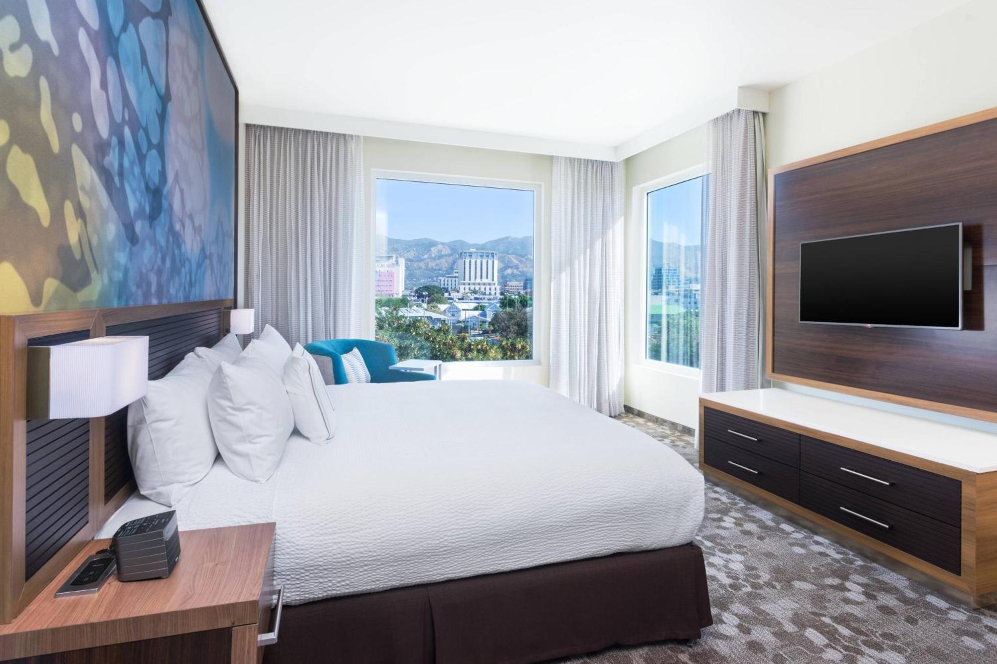 Courtyard By Marriott Kingston, Jamaica Hotel Екстериор снимка