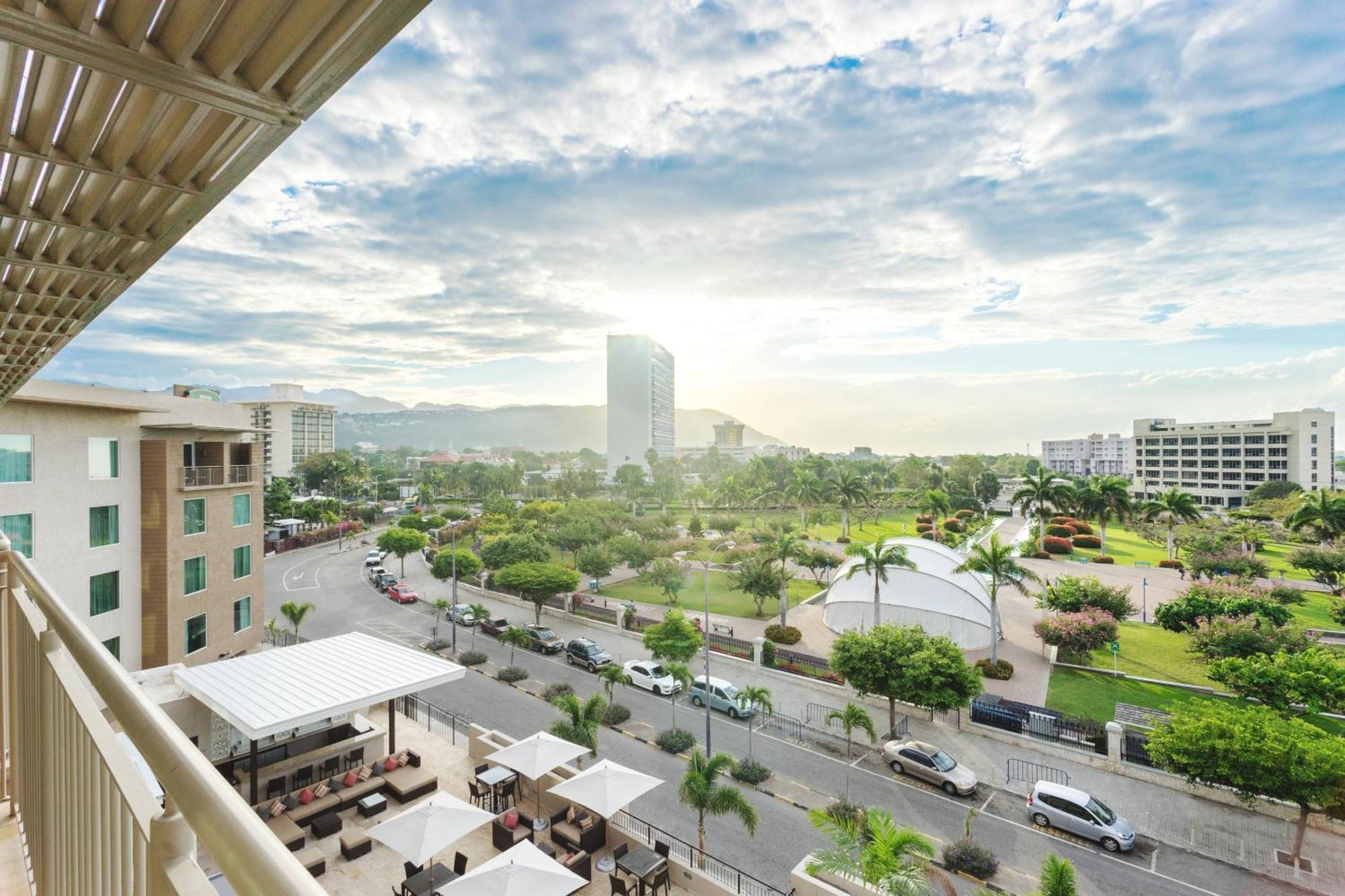 Courtyard By Marriott Kingston, Jamaica Hotel Екстериор снимка